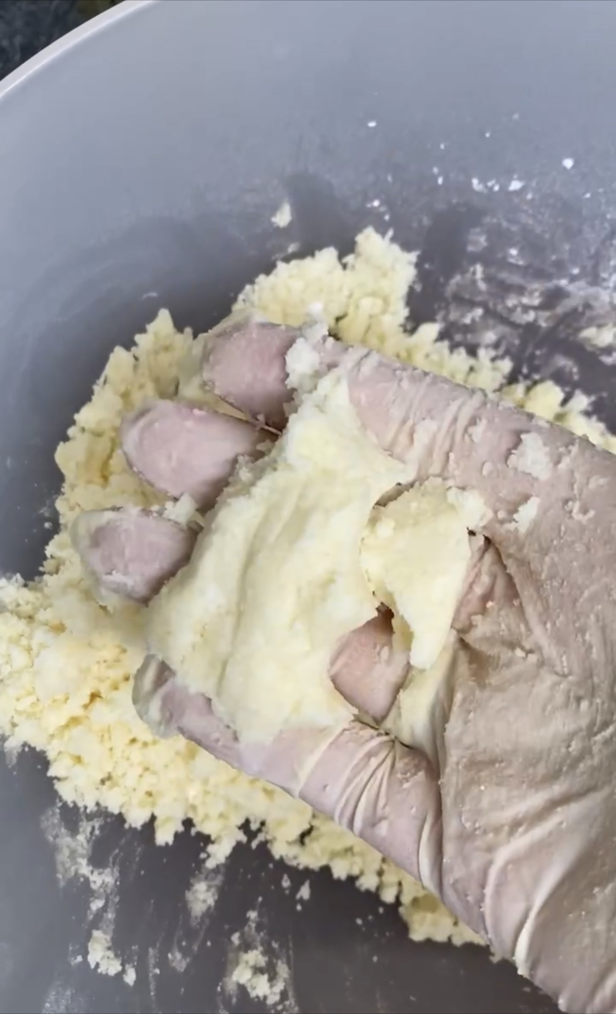 Zutaten für Badebomben vermengt