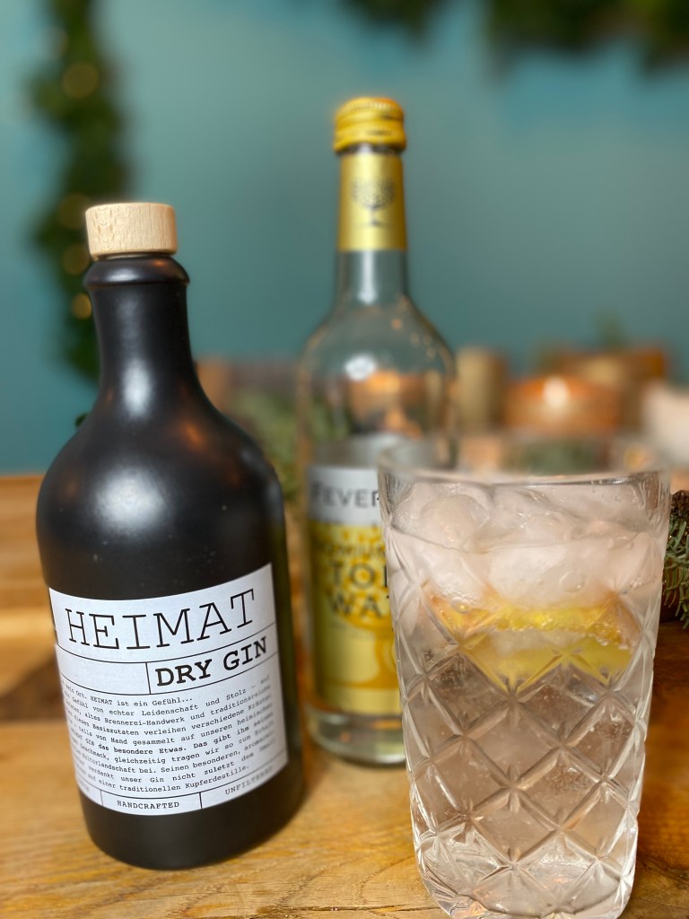 Heimat Dry Gin, nachhaltiger und regionaler Gin Genuss mit Fever tree Tonic auf dem Blog für nachhaltigen Lifestyle von Anna-Lena Tacke www.nachhaltigerundgenuss.com
