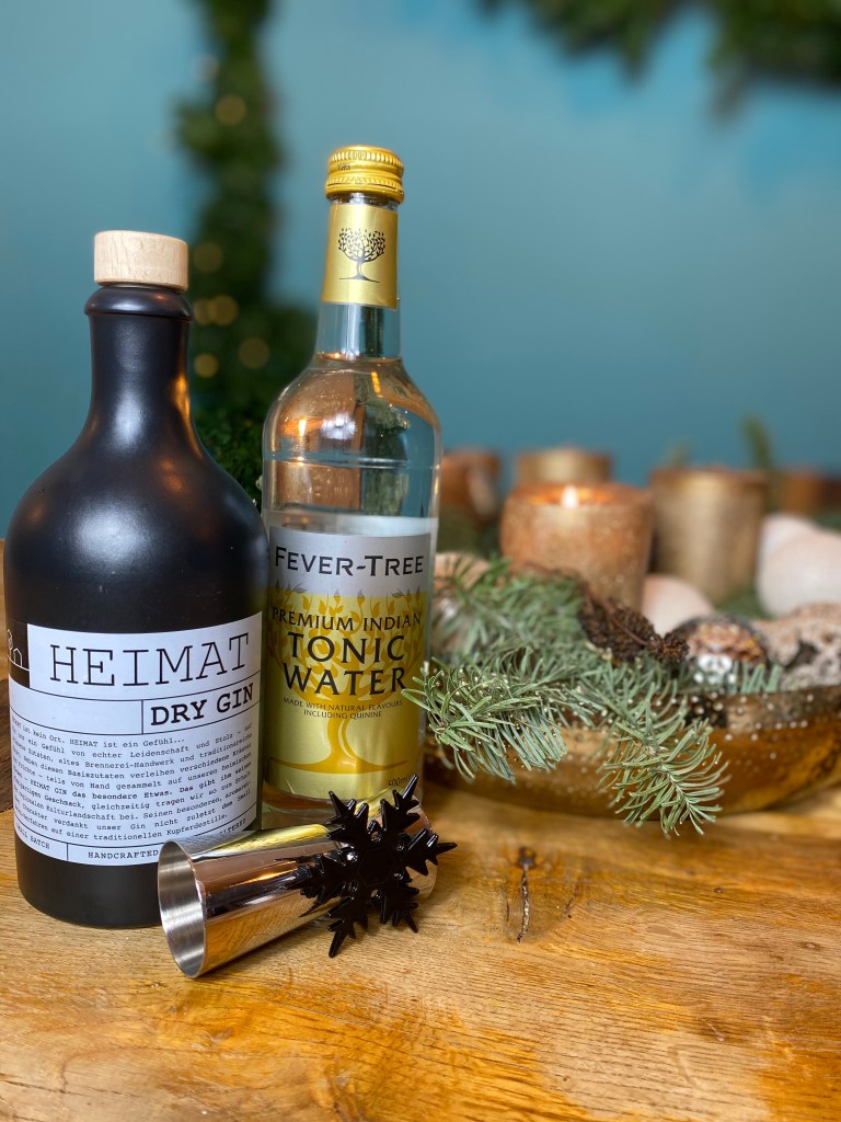 Gin Flasche von Heimat Gin und Fever Tree Tonic Water auf Blog nachhaltigerundgenuss.com von Anna-Lena Tacke