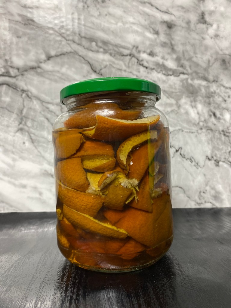 Orangenschalen upcycling für diy Orangen Essig Reiniger