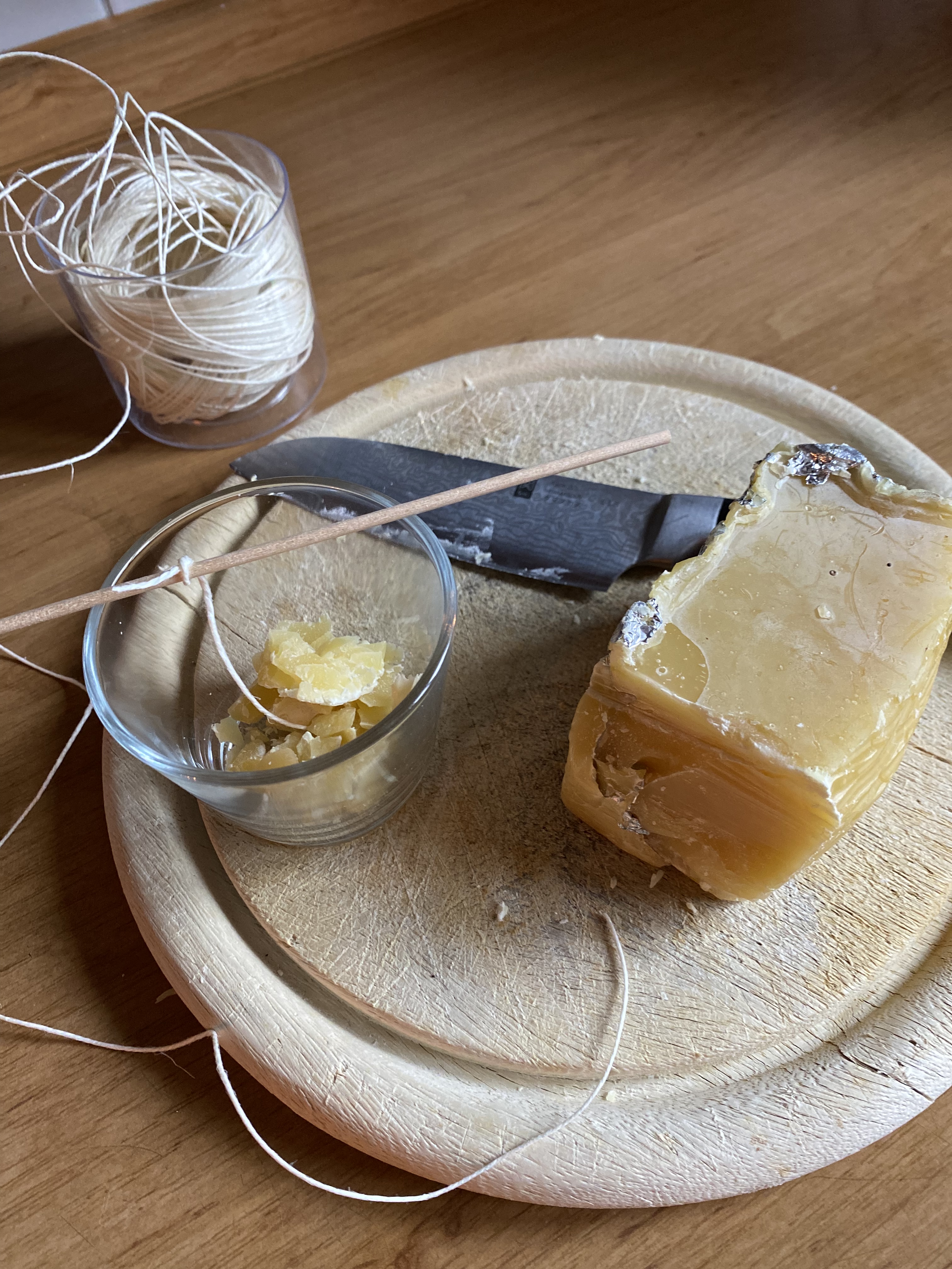 Bienenwachs direkt vom Imker für diy nachhaltige Teelichter und Kerzen