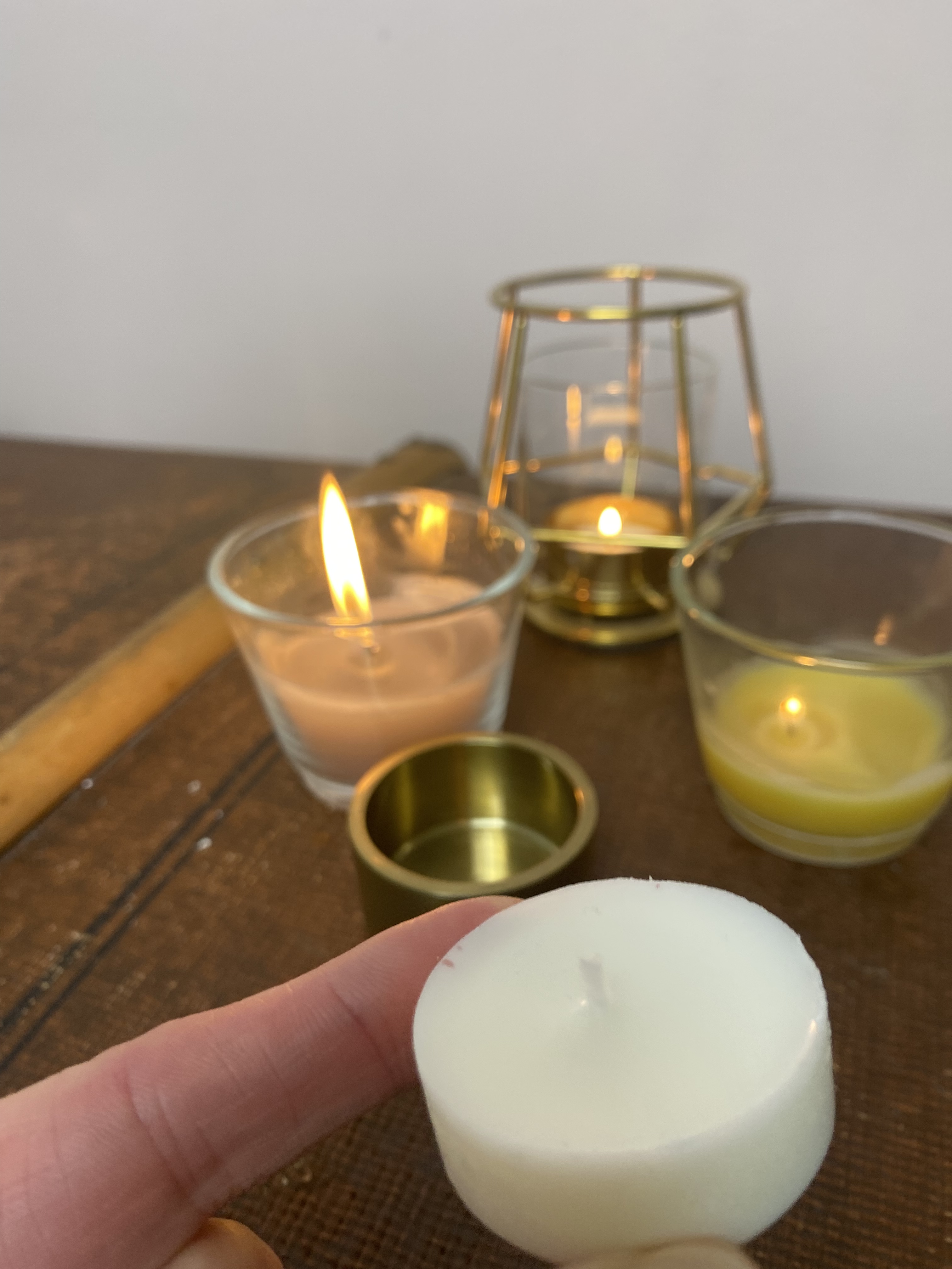 Öko Teelichter ohne Aluhülle als nachhaltige Alternative zu herkömmlichen Teelichtern