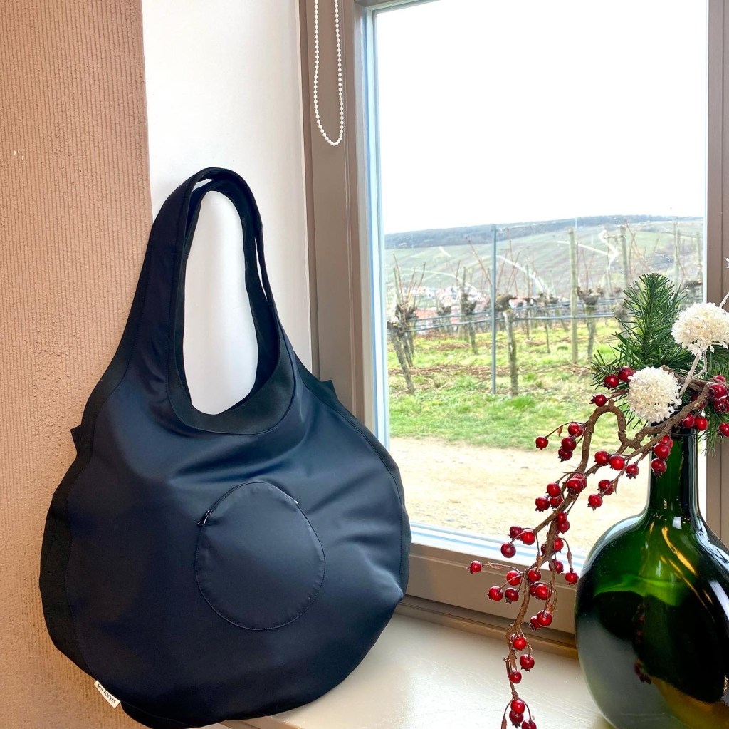 Nachhaltige Handtasche von LES LOOPES aus recyceltem Meeresplastik auf Blog für nachhaltigen Lifestyle nachhaltigerundgenuss.com