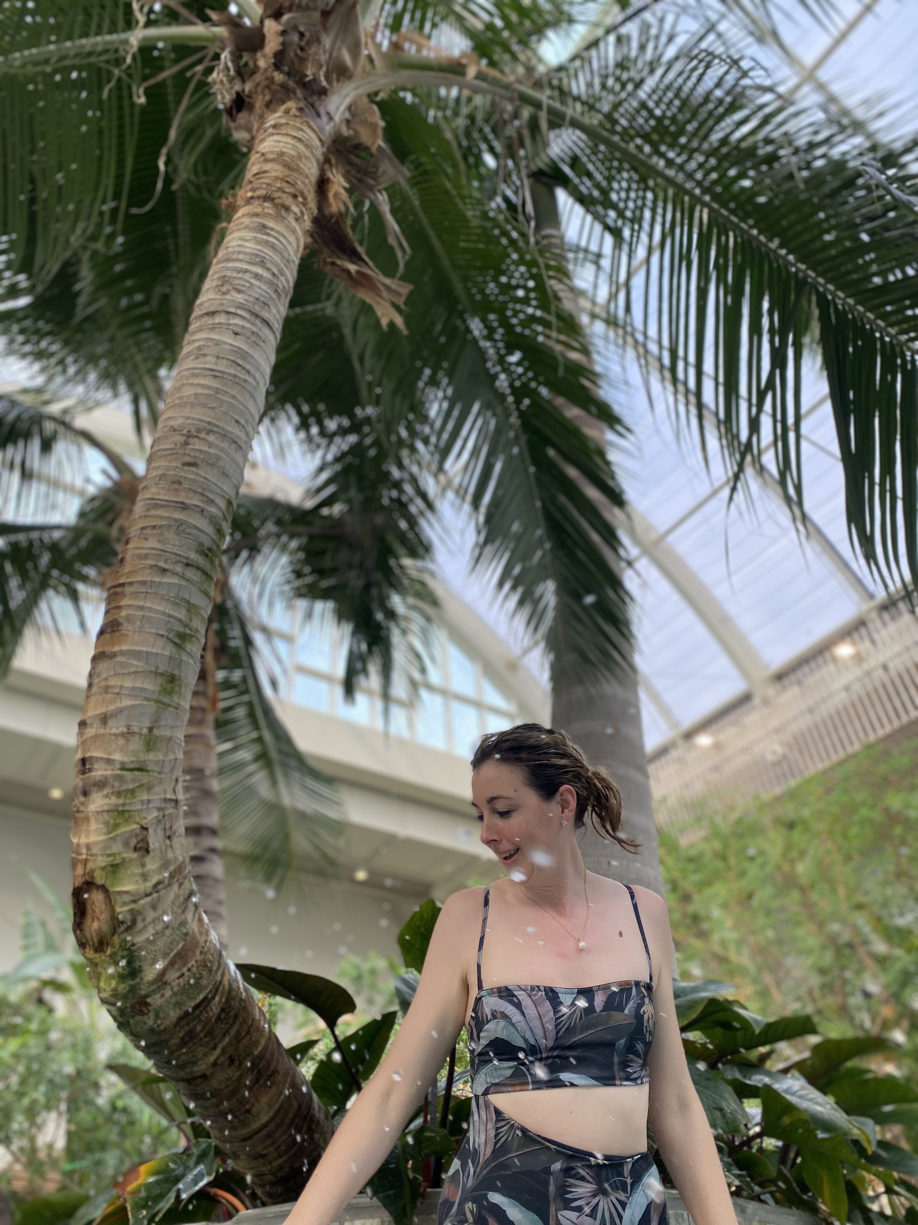 Anna-Lena Tacke präsentiert nachhaltiger Badeanzug mit sexy Cut-Out von Lovjoi