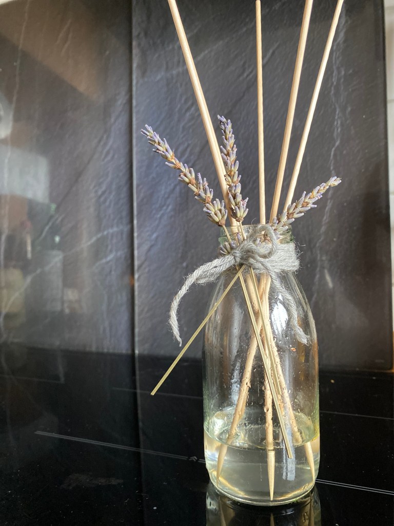 Selfmade Raumduft mit ätherischen Ölen Anleitung und Zutaten für DIY