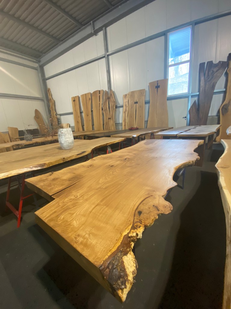 Wunderschöner Eichentisch von Hugo Kämpf im Blog von nachhaltigerundgenuss.com