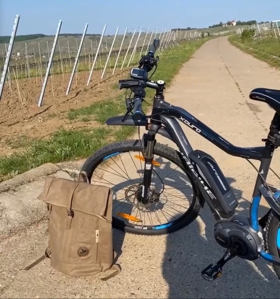 Fahrradtour mit dem nachhaltigen Rucksack von Papero