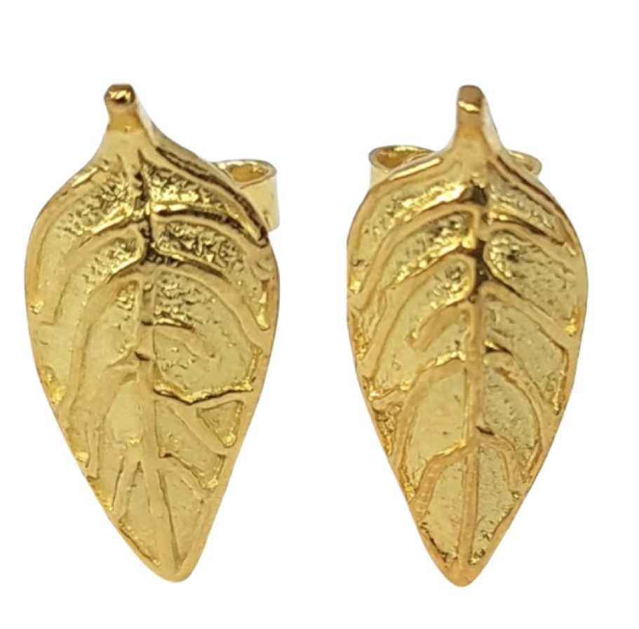 Faire Handarbeit goldene Ohrringe aus nachhaltigem recyceltem Gold von Co & Lombo