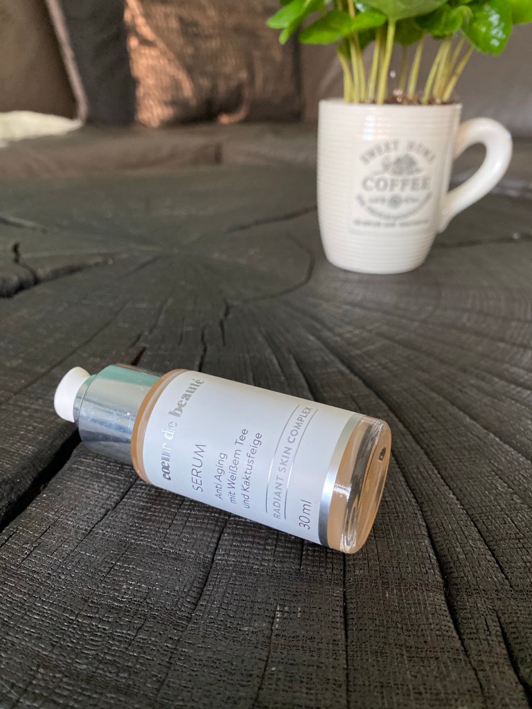 nachhaltige Naturkosmetik von coeur de beaute, hier das Anti Aging Serum