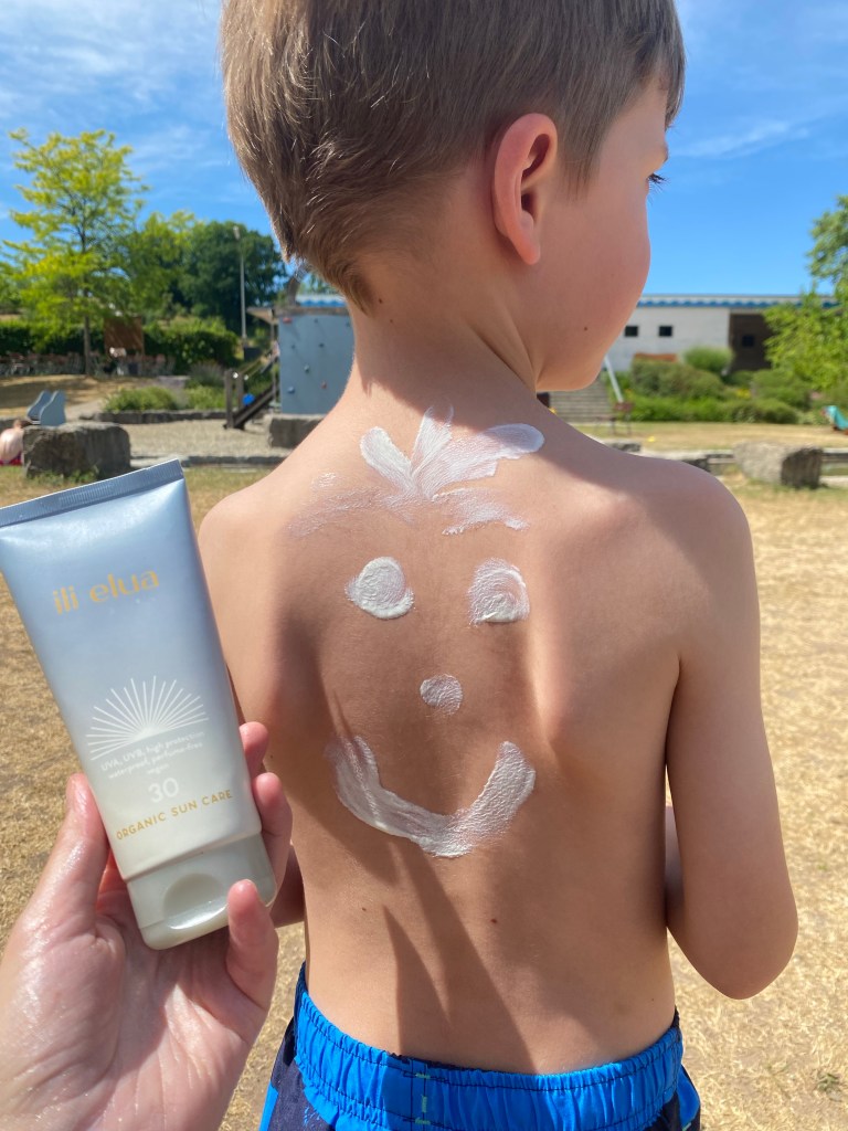 Die nachhaltige Sonnencreme von ili elua können auch Kinder und Schwangere nutzen.