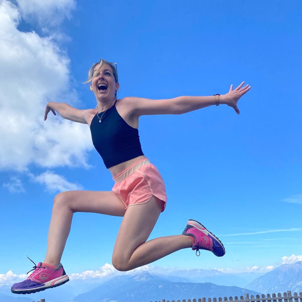 Anna-Lena Tacke mit dem nachhaltige Trekking Sneaker von Giesswein