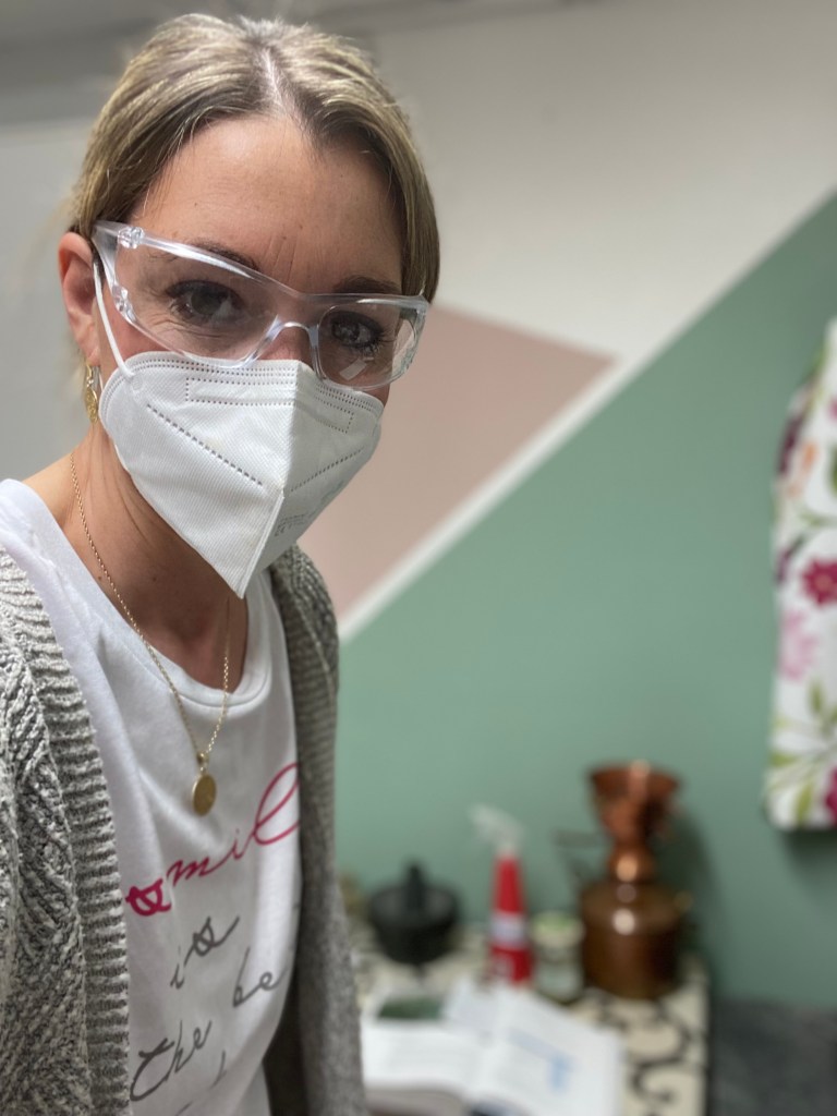 Beim Zubereiten der Shampoo Bars muss auf Sicherheit geachtet werden. Das Pulver staubt stark und reizt die Atemwege.