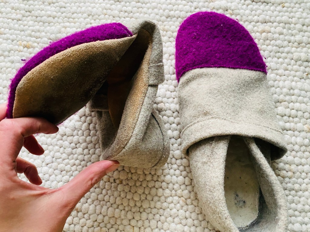 Super flexible Ledersohle, kuschelig warme Hausschuhe aus Wollfilz, handgemacht.