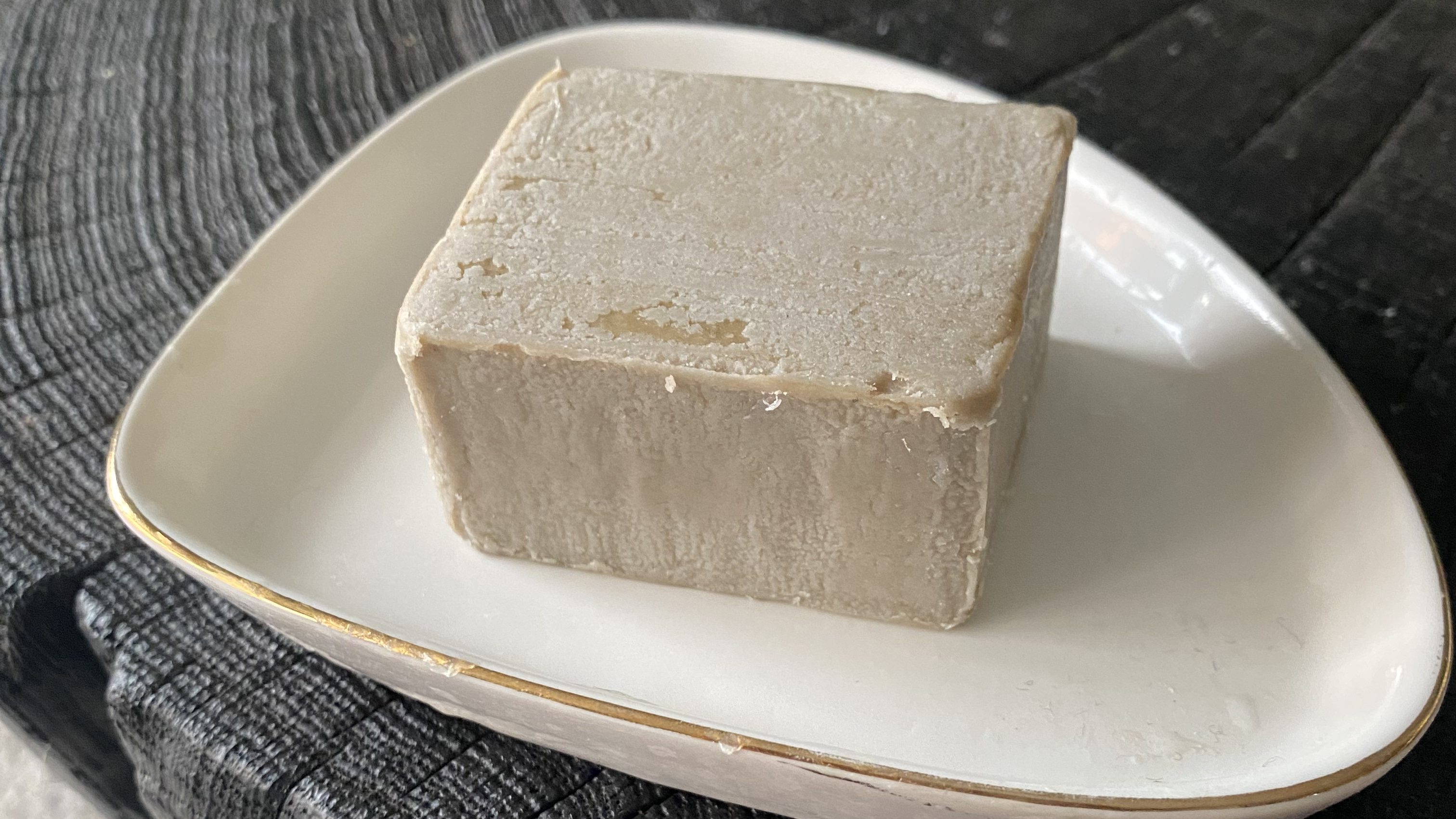 Plastikfrei im Bad mit einem festen Conditioner für die Haare